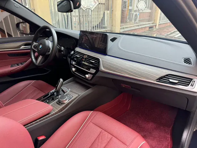 BMW 5 Series — Фото автомобиля 11