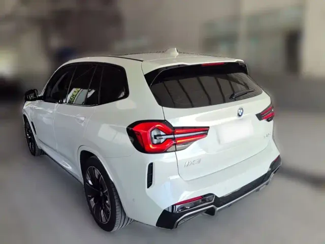 BMW iX3 — Фото автомобиля 6