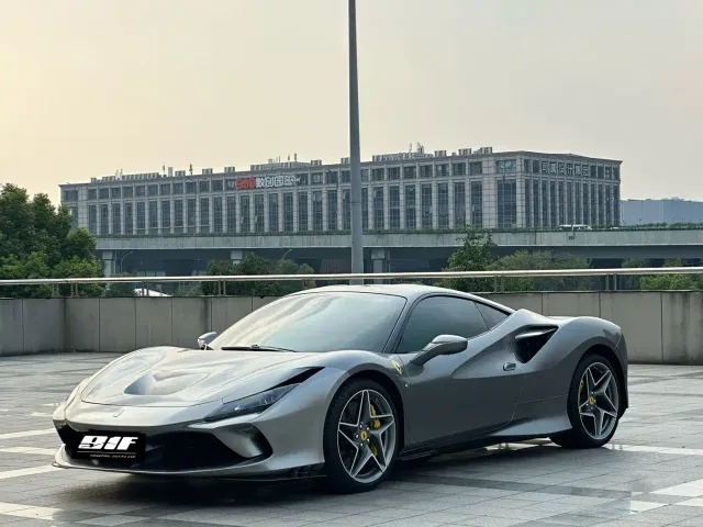 Фотография автомобиля — Ferrari F8