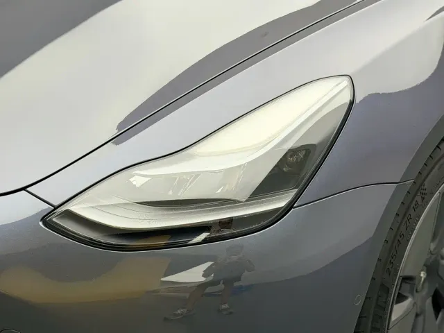 Tesla Model 3 — Фото автомобиля 18