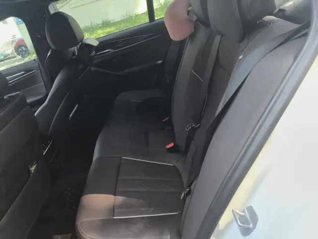 BMW 5 Series — Фото автомобиля 14