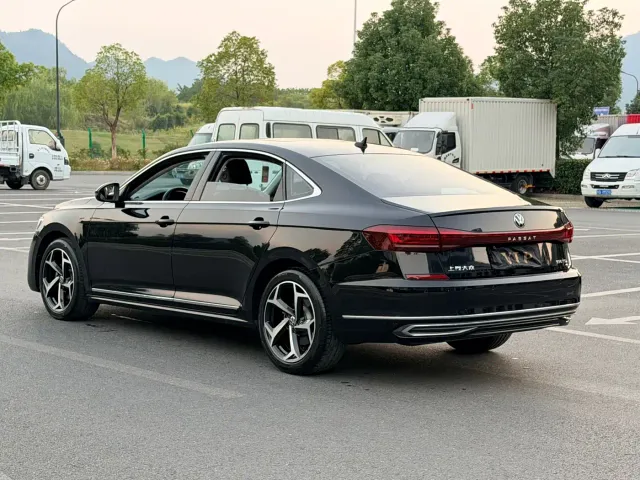 Volkswagen Passat — Фото автомобиля 6