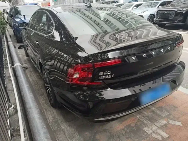 Volvo S90 — Фото автомобиля 4