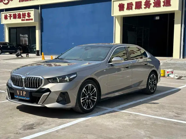 Фотография автомобиля — BMW 5 Series