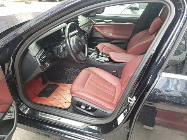 BMW 5 Series — Фото автомобиля 14