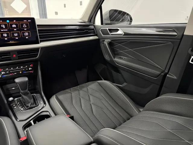 Volkswagen Tiguan L — Фото автомобиля 10