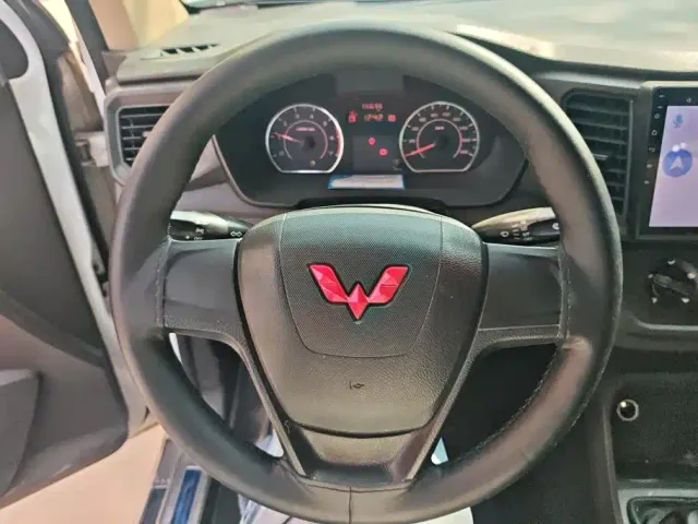 Wuling Hongguang V — Фото автомобиля 15