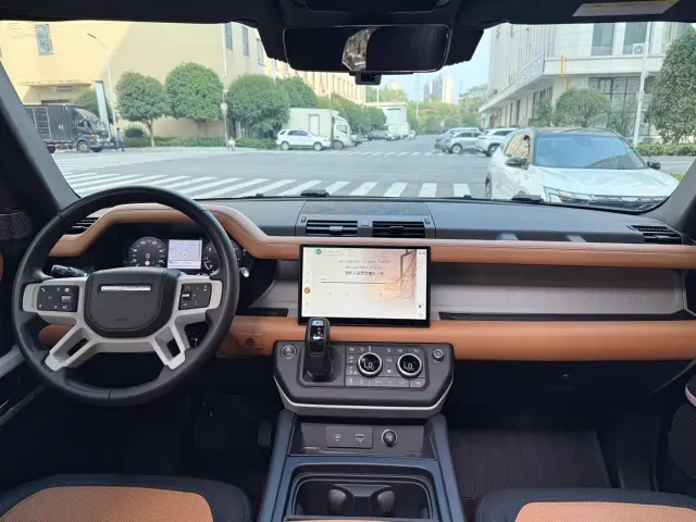 Land Rover Defender — Фото автомобиля 14