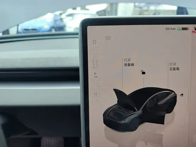 Tesla Model 3 — Фото автомобиля 13