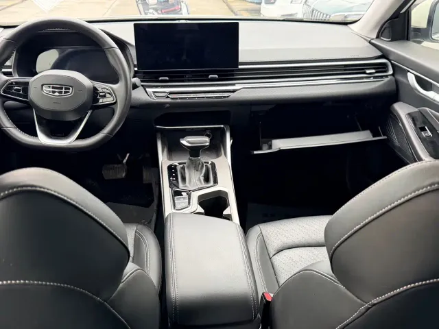 Geely Emgrand — Фото автомобиля 6