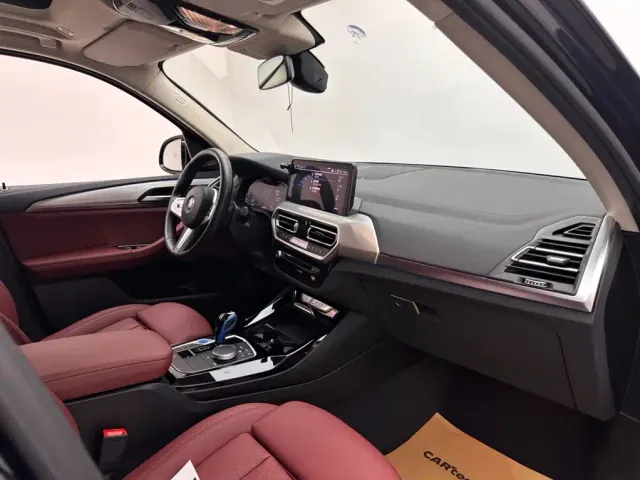 BMW iX3 — Фото автомобиля 11