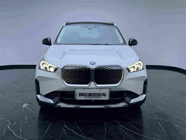 BMW iX1 — Фото автомобиля 2