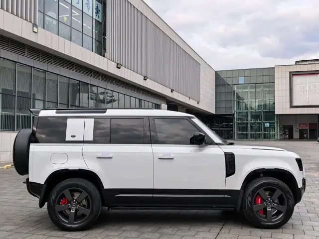 Land Rover Defender — Фото автомобиля 4