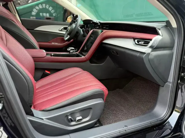 Hongqi H5 — Фото автомобиля 7