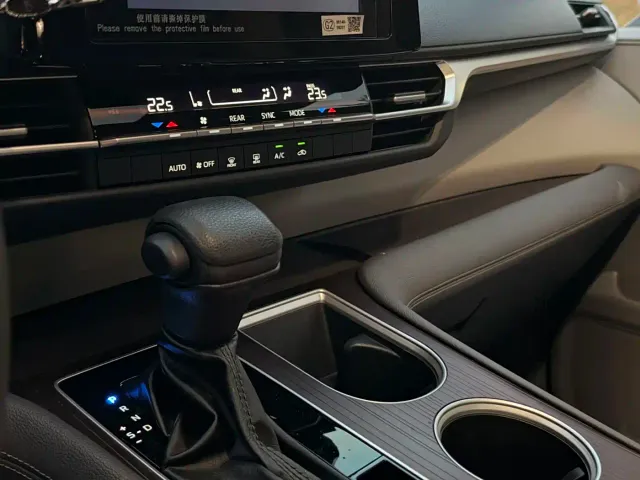 Toyota Granvia — Фото автомобиля 16