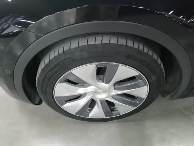 Tesla Model Y — Фото автомобиля 22