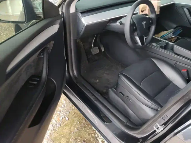 Tesla Model Y — Фото автомобиля 15