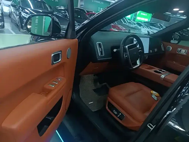 Li Auto L9 — Фото автомобиля 15