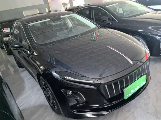 Hongqi E-QM5 — Фото автомобиля 3
