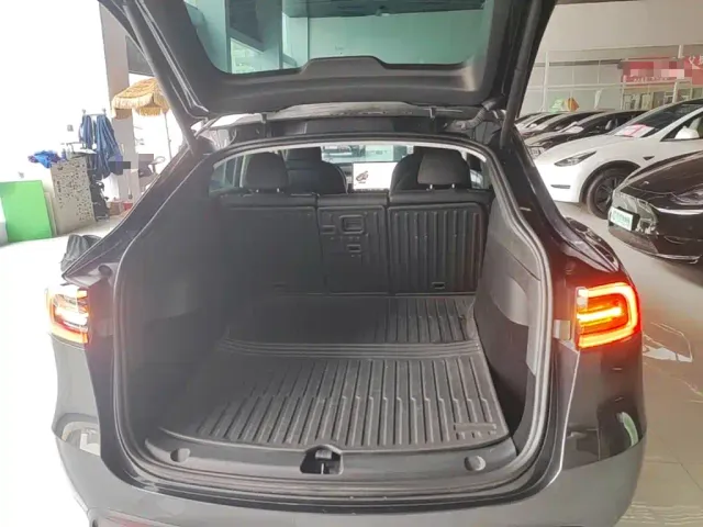 Tesla Model Y — Фото автомобиля 18