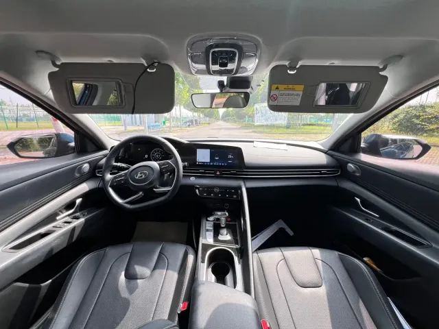 Hyundai Elantra — Фото автомобиля 10