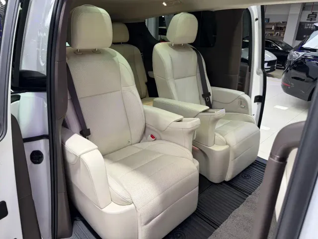 Li Auto MEGA — Фото автомобиля 12