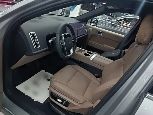 Li Auto L7 — Фото автомобиля 14
