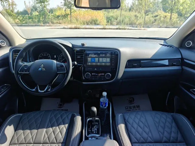 Mitsubishi Outlander — Фото автомобиля 5