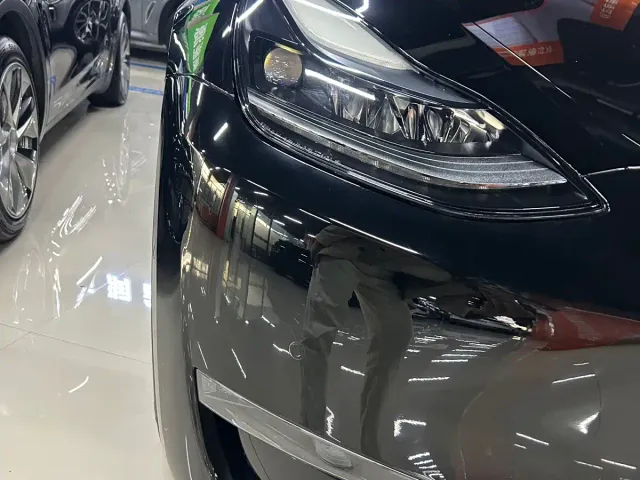 Tesla Model Y — Фото автомобиля 10