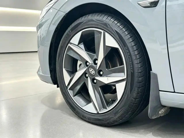 Hyundai Elantra — Фото автомобиля 14