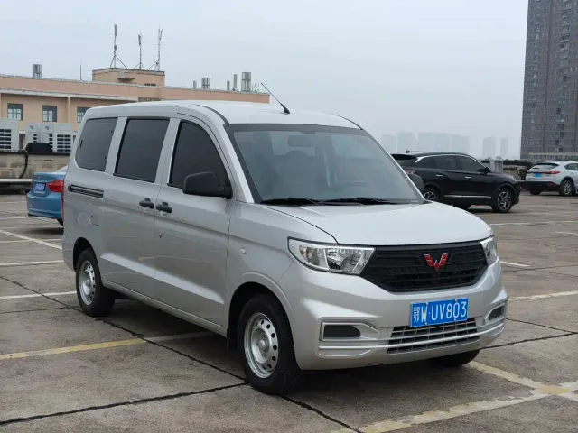 Wuling Hongguang V — Фото автомобиля 8