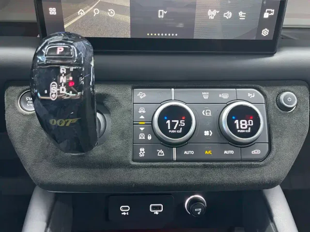 Land Rover Defender — Фото автомобиля 13