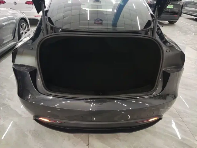 Tesla Model 3 — Фото автомобиля 18
