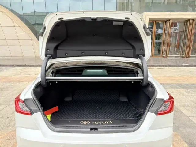 Toyota Camry — Фото автомобиля 7