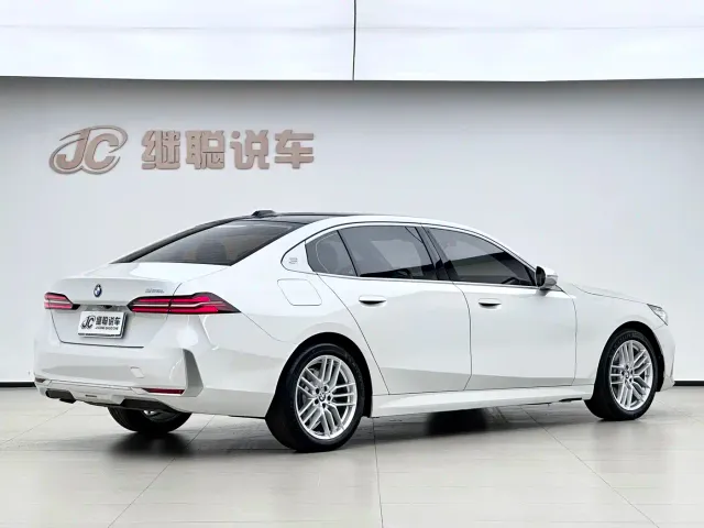BMW 5 Series — Фото автомобиля 4