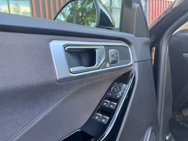 Ford Explorer — Фото автомобиля 10