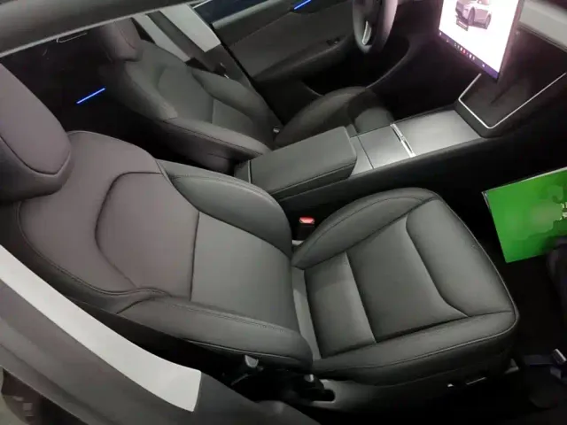 Tesla Model Y — Фото автомобиля 24