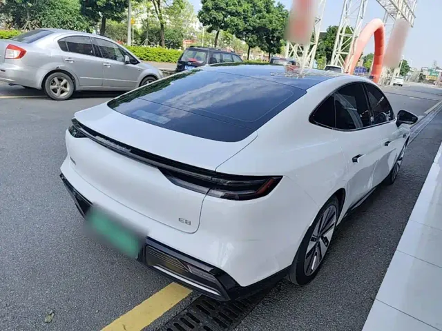 Geely Galaxy E8 — Фото автомобиля 6