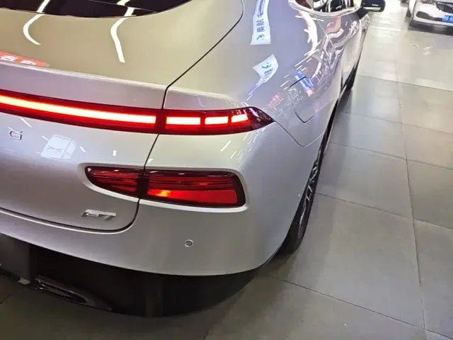 Xpeng P7 — Фото автомобиля 7