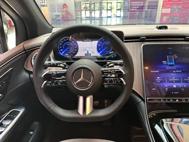 Mercedes-Benz EQE SUV — Фото автомобиля 20