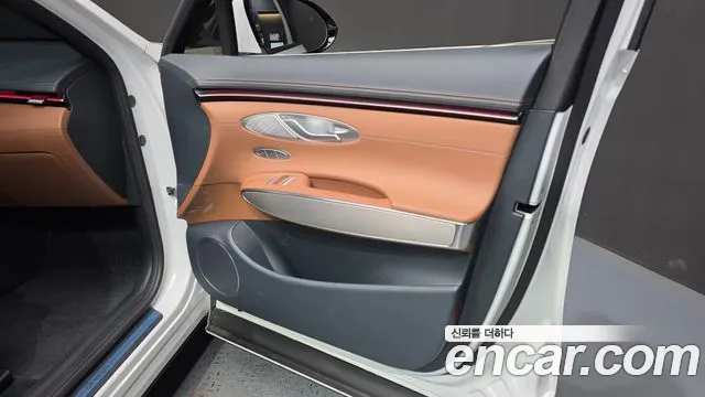 Genesis GV70 2.5T Бензин AWD — Фото автомобиля 24