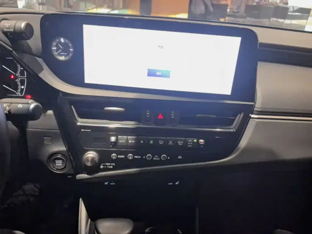 Lexus ES — Фото автомобиля 12