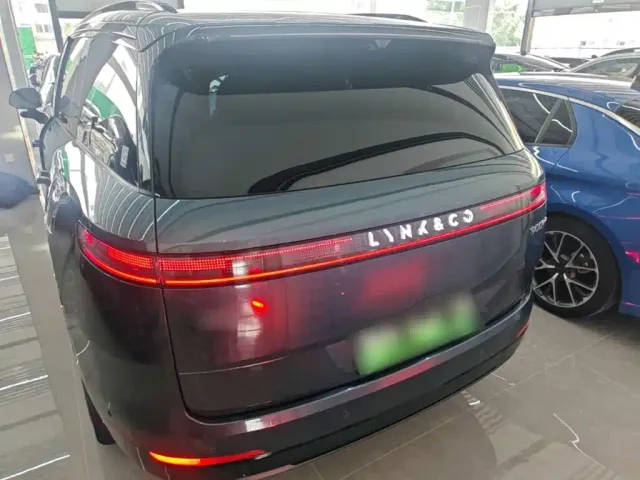 Lynk & Co 900 — Фото автомобиля 5