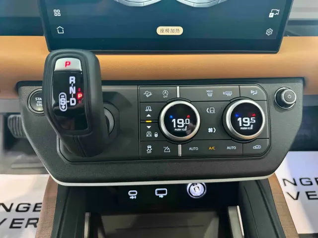 Land Rover Defender — Фото автомобиля 12