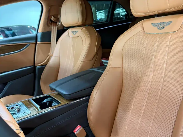 Bentley Flying Spur 2021 4.0T V8 Standard Version — Фото автомобиля 8
