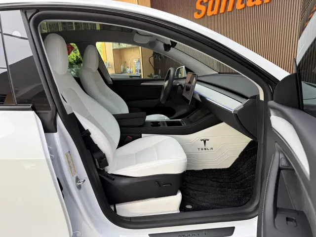 Tesla Model Y — Фото автомобиля 21