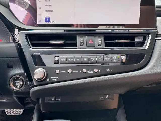 Lexus ES — Фото автомобиля 10