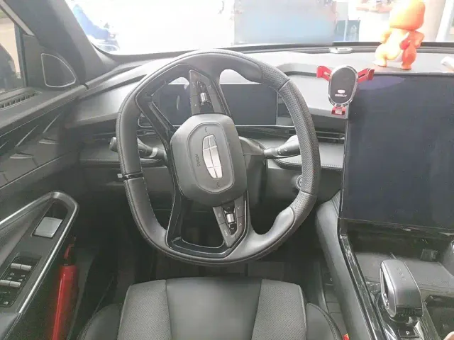 Geely Boyue — Фото автомобиля 6