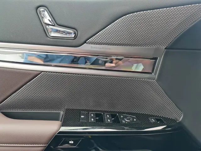 BMW BMW i7 2023 eDrive50L Leading Luxury Package — Фото автомобиля 23
