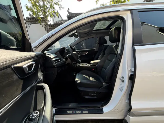 Chery Tiggo 8 — Фото автомобиля 14